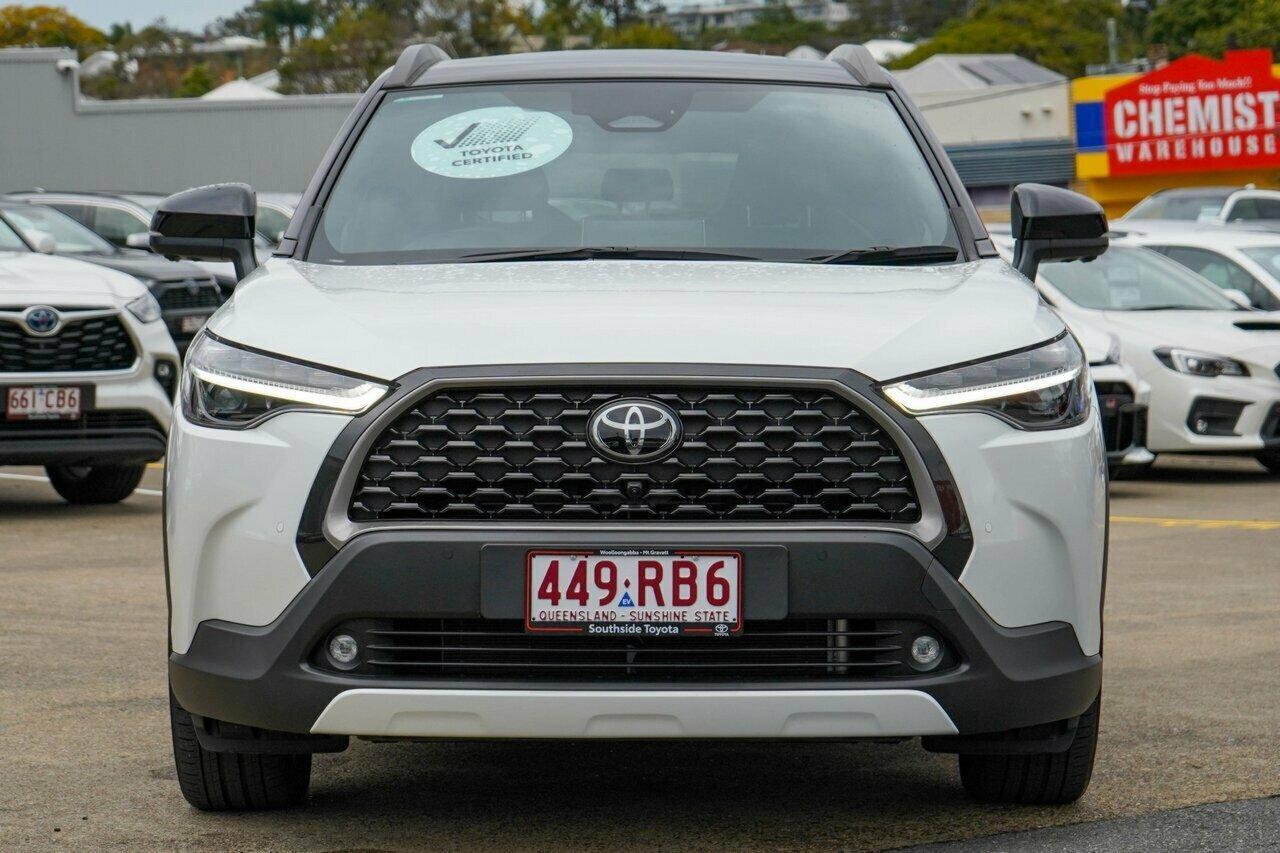 2024 Toyota Corolla Cross Atmos 2WD in Two Tone White
