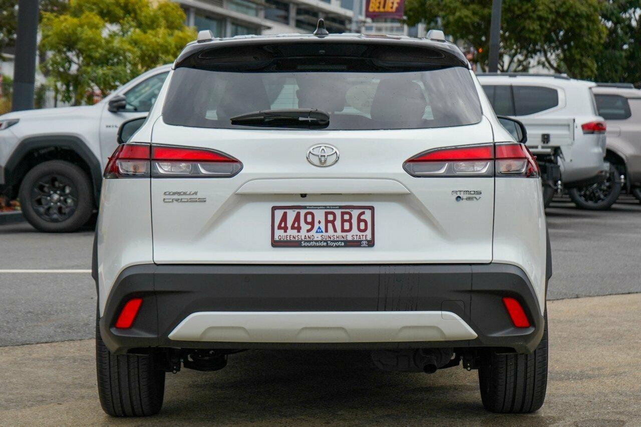 2024 Toyota Corolla Cross Atmos 2WD in Two Tone White