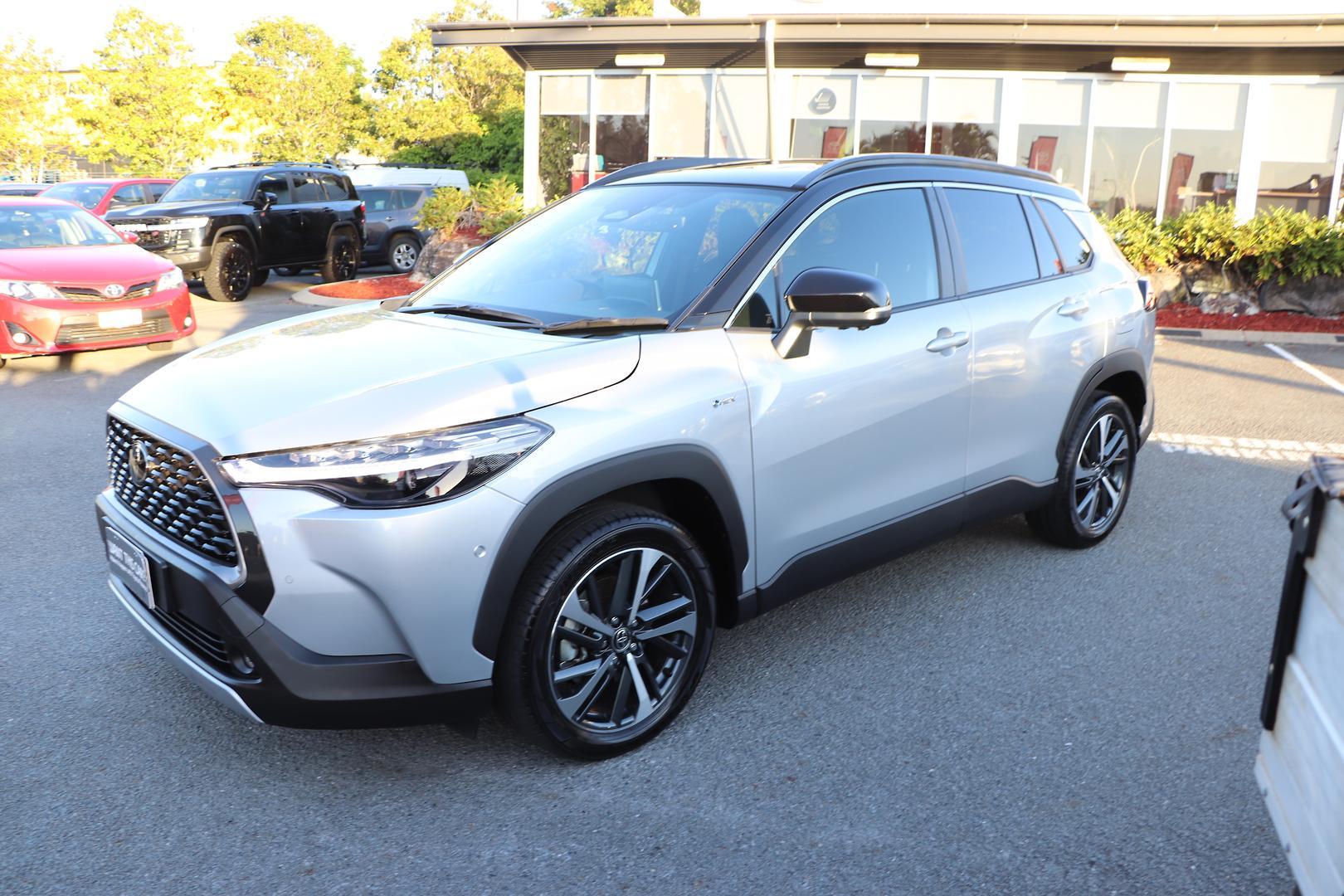 2024 Toyota Corolla Cross Atmos 2WD in Two Tone Silver