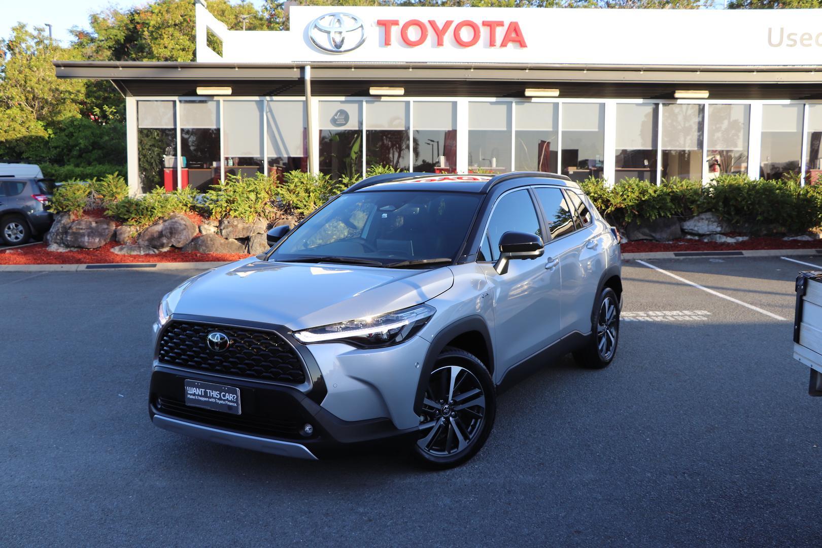 2024 Toyota Corolla Cross Atmos 2WD in Two Tone Silver
