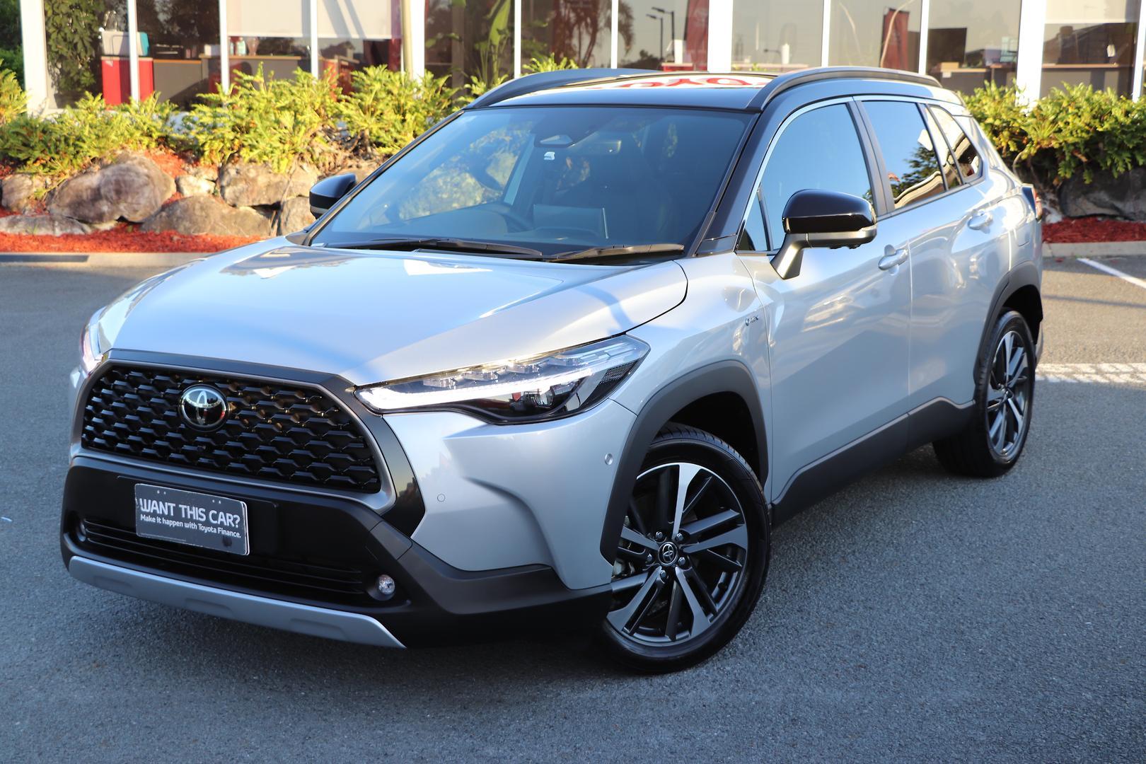 2024 Toyota Corolla Cross Atmos 2WD in Two Tone Silver