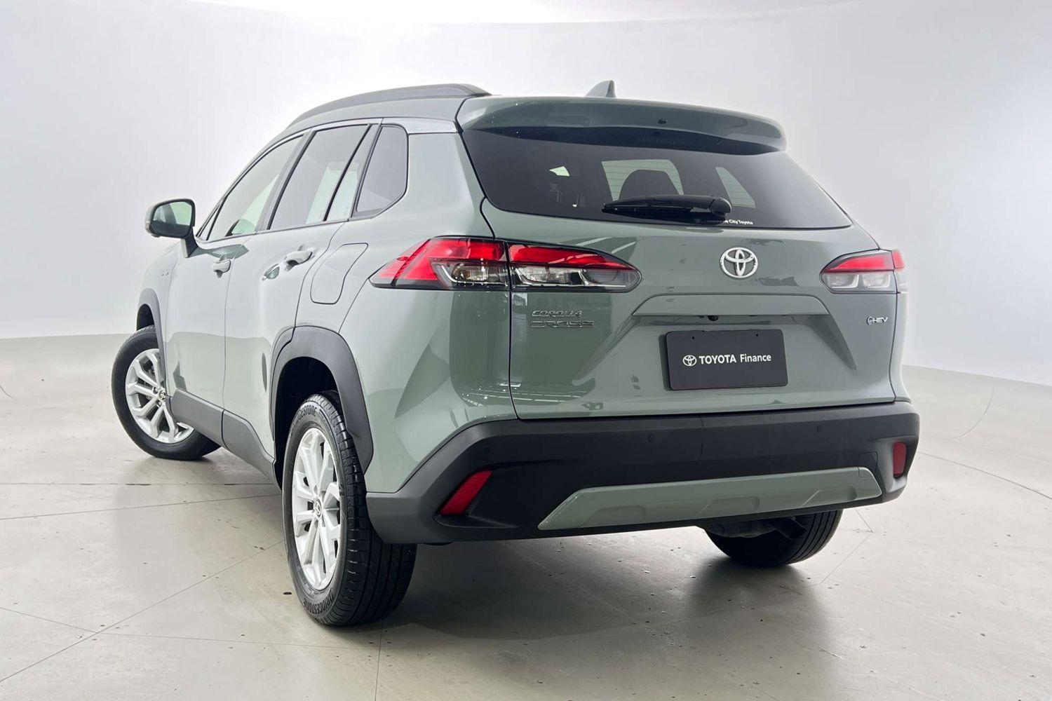 2025 Toyota Corolla Cross GXL in Green