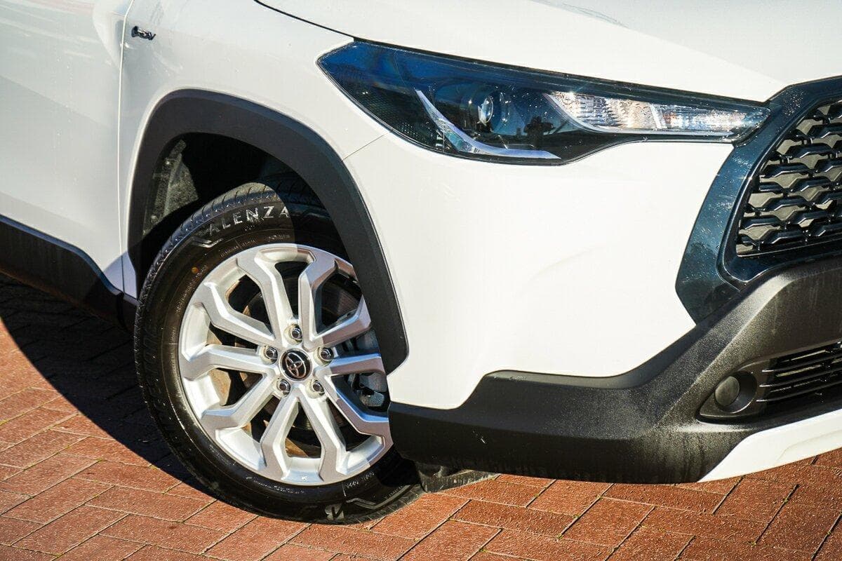 2025 Toyota Corolla Cross GX in White
