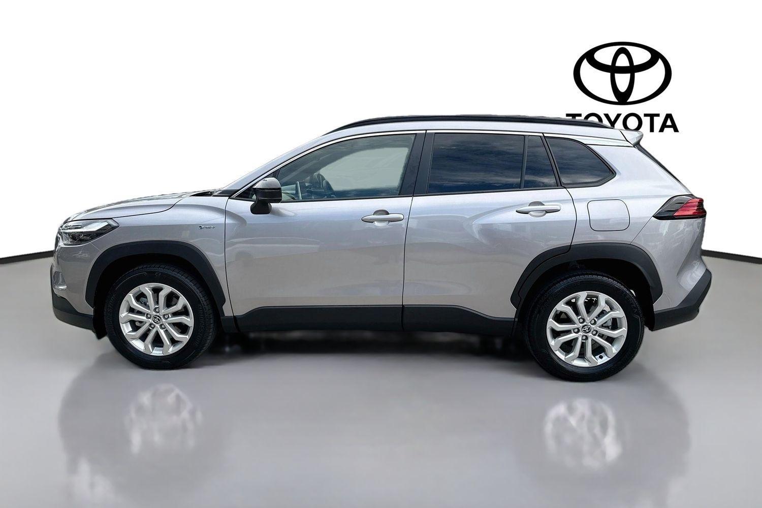 2025 Toyota Corolla Cross GXL in Silver