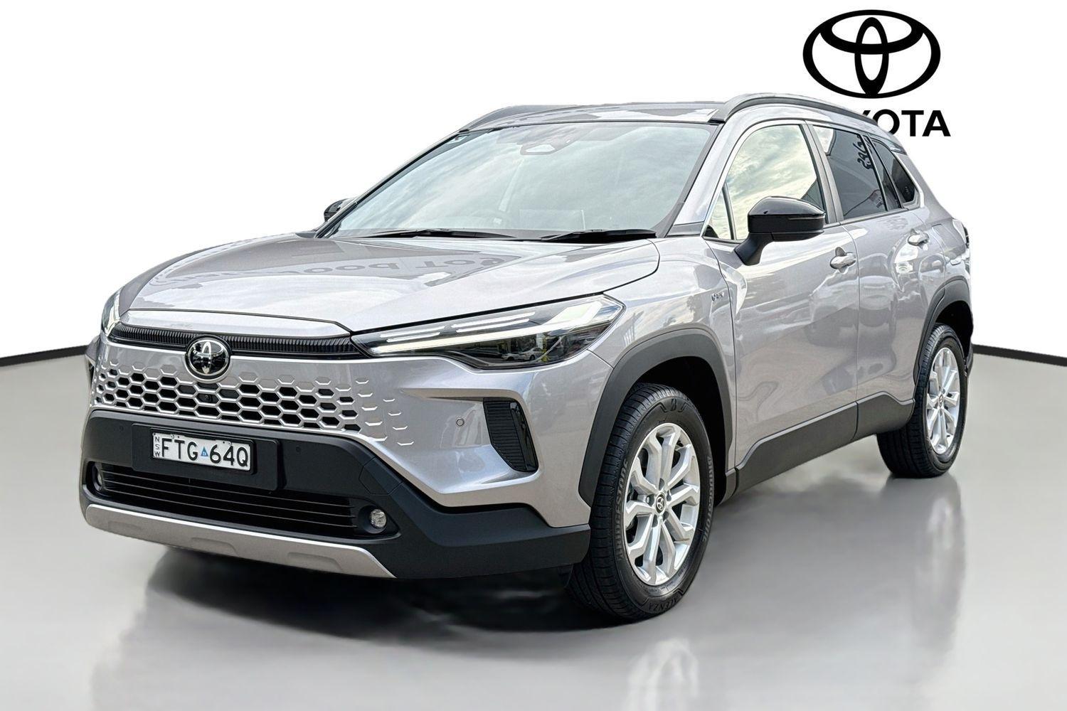2025 Toyota Corolla Cross GXL in Silver