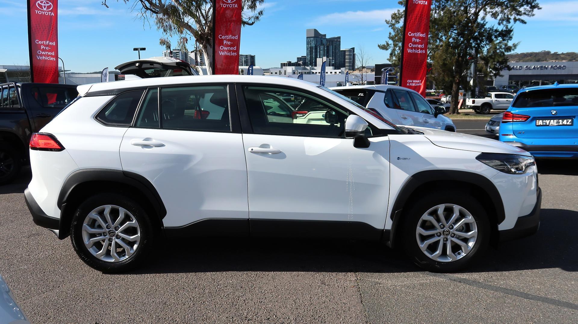 2024 Toyota Corolla Cross GX in White