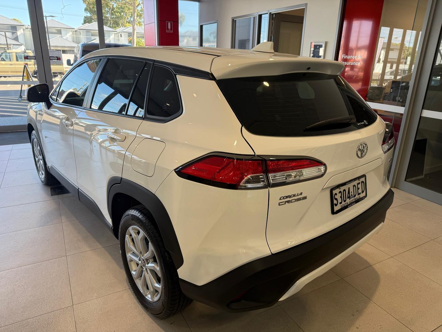 2025 Toyota Corolla Cross GX in White