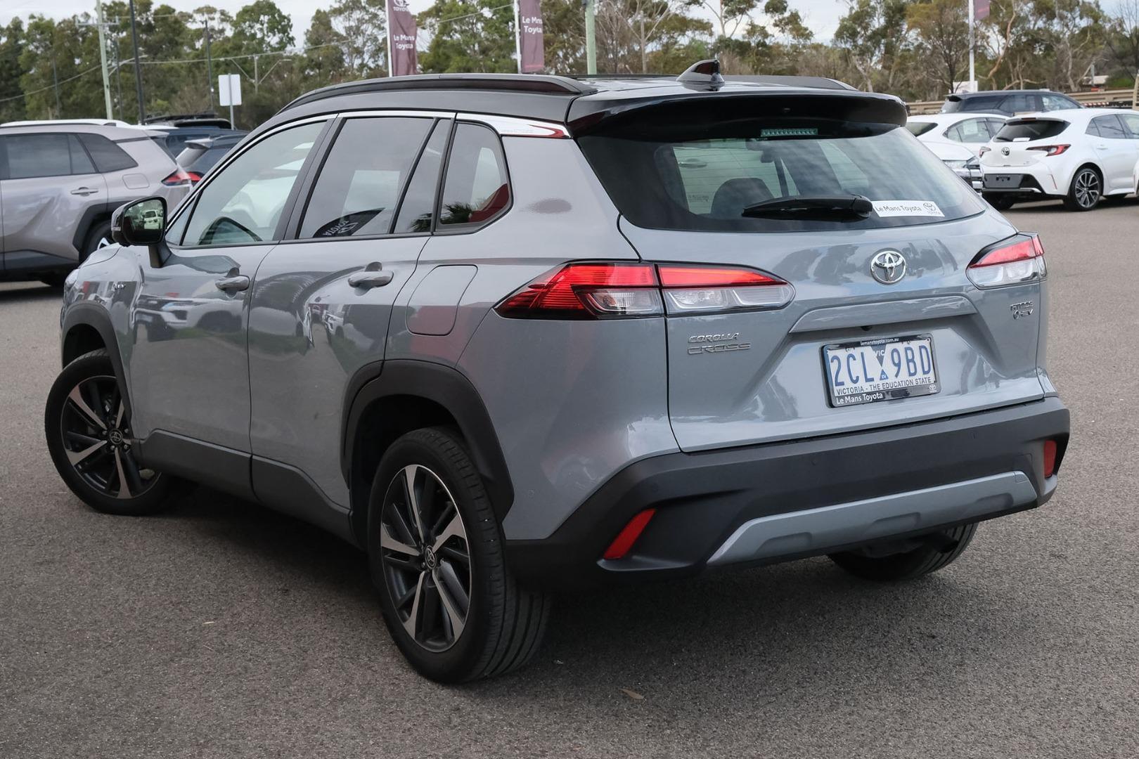 2025 Toyota Corolla Cross Atmos 2WD in Two Tone Grey