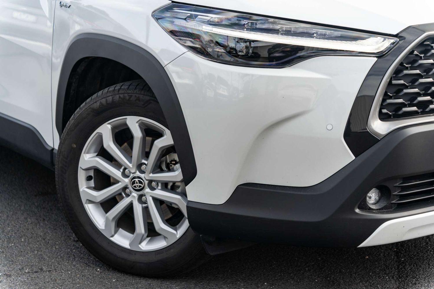2025 Toyota Corolla Cross GXL in White