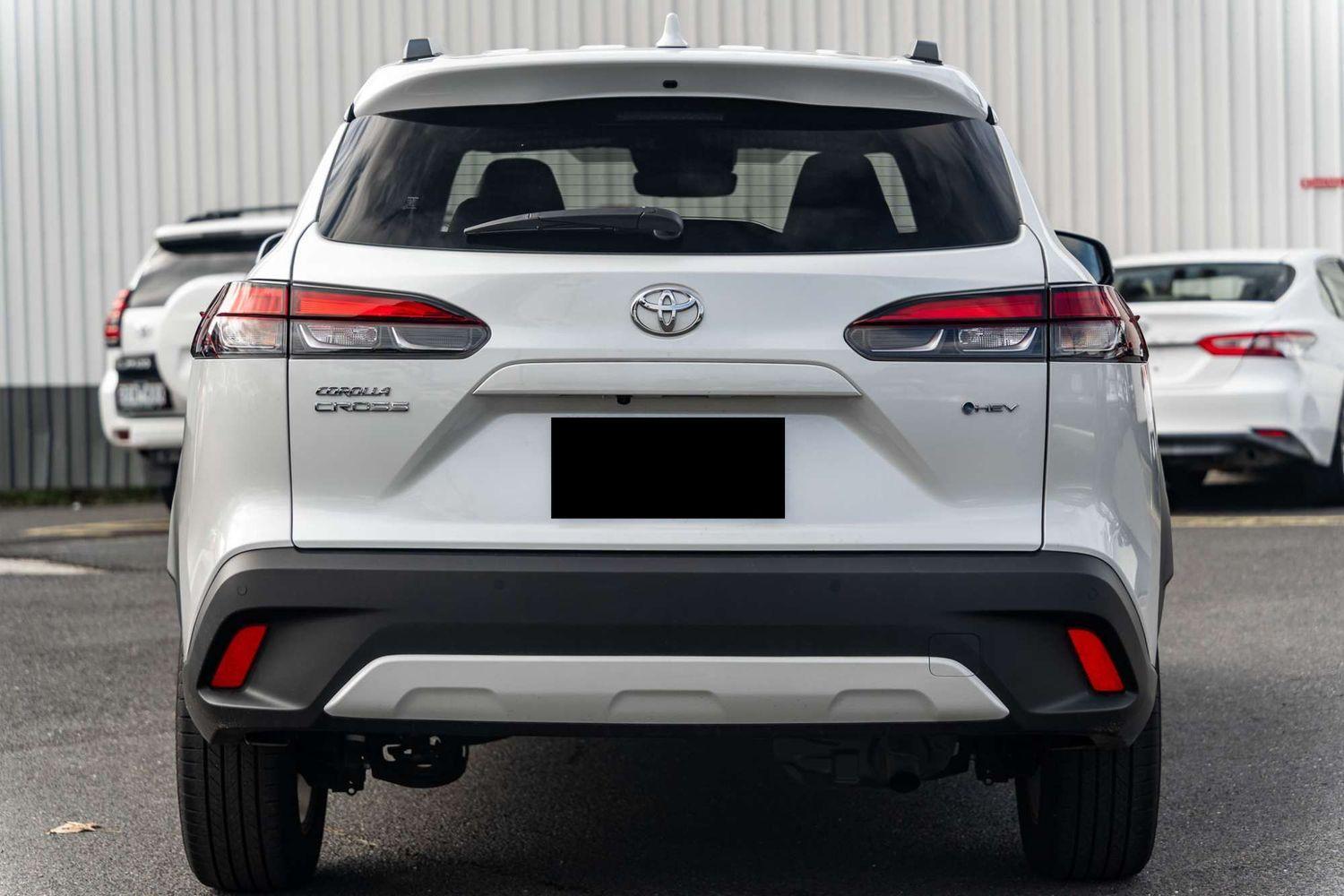 2025 Toyota Corolla Cross GXL in White