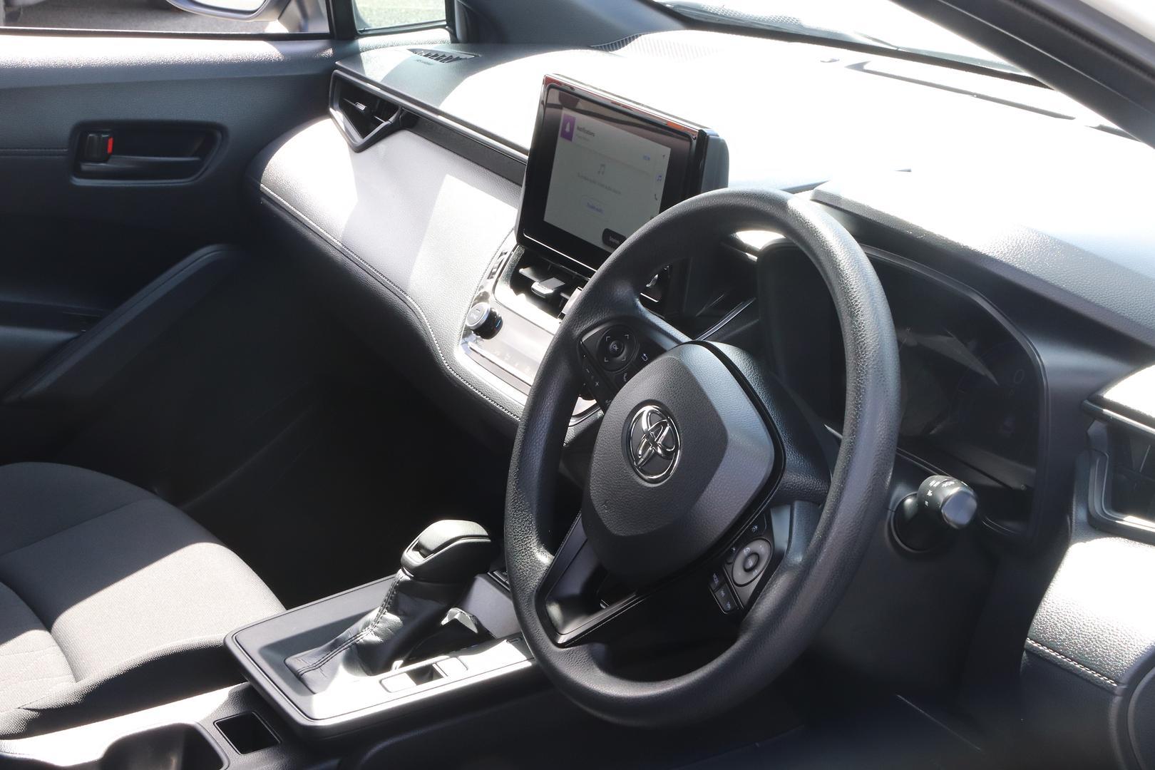 2025 Toyota Corolla Cross GX in White