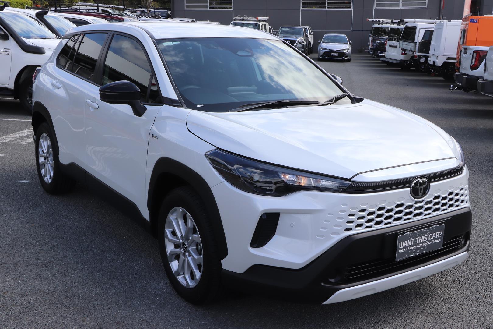 2025 Toyota Corolla Cross GX in White