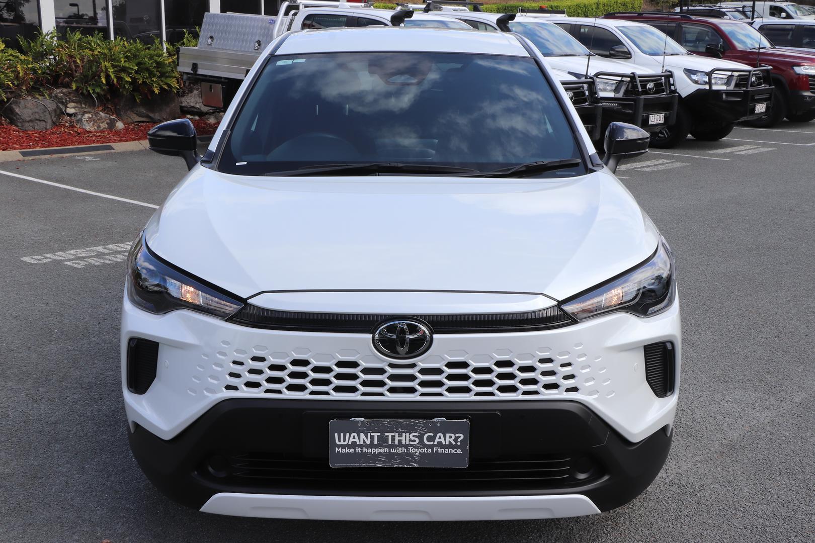 2025 Toyota Corolla Cross GX in White