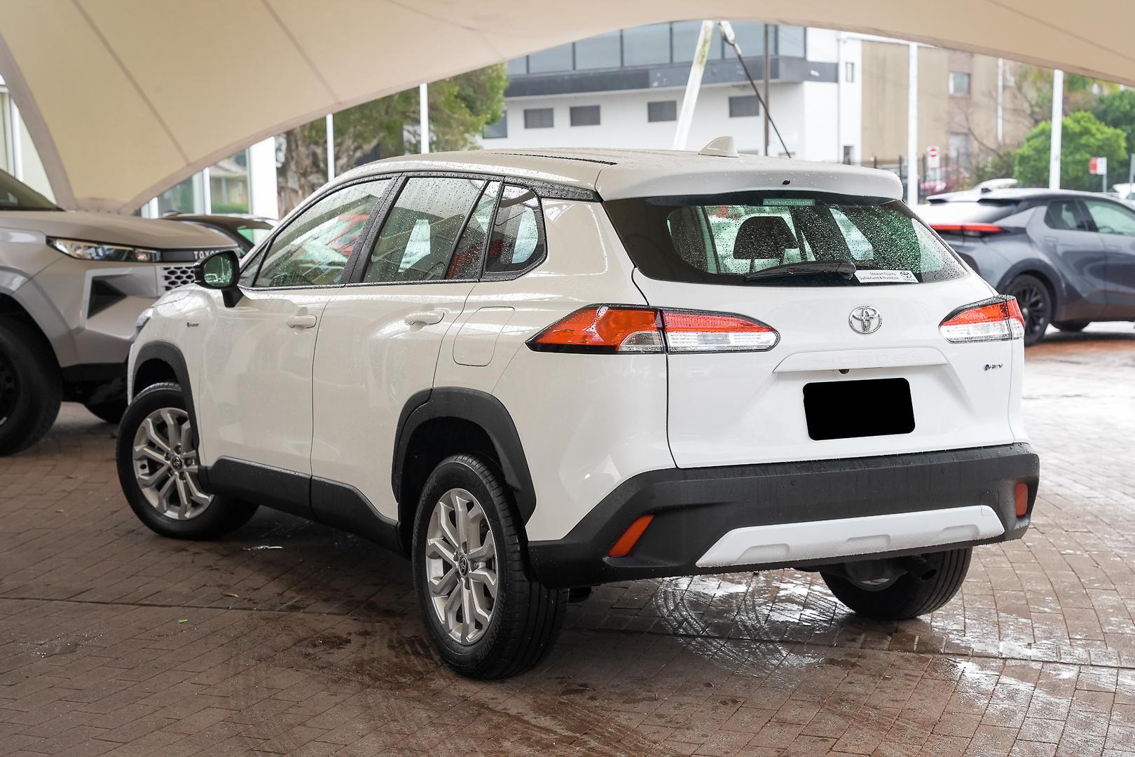 2025 Toyota Corolla Cross GX in White