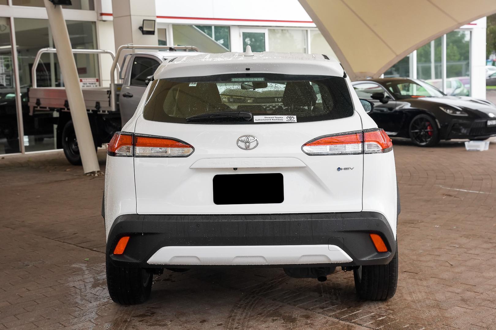 2025 Toyota Corolla Cross GX in White