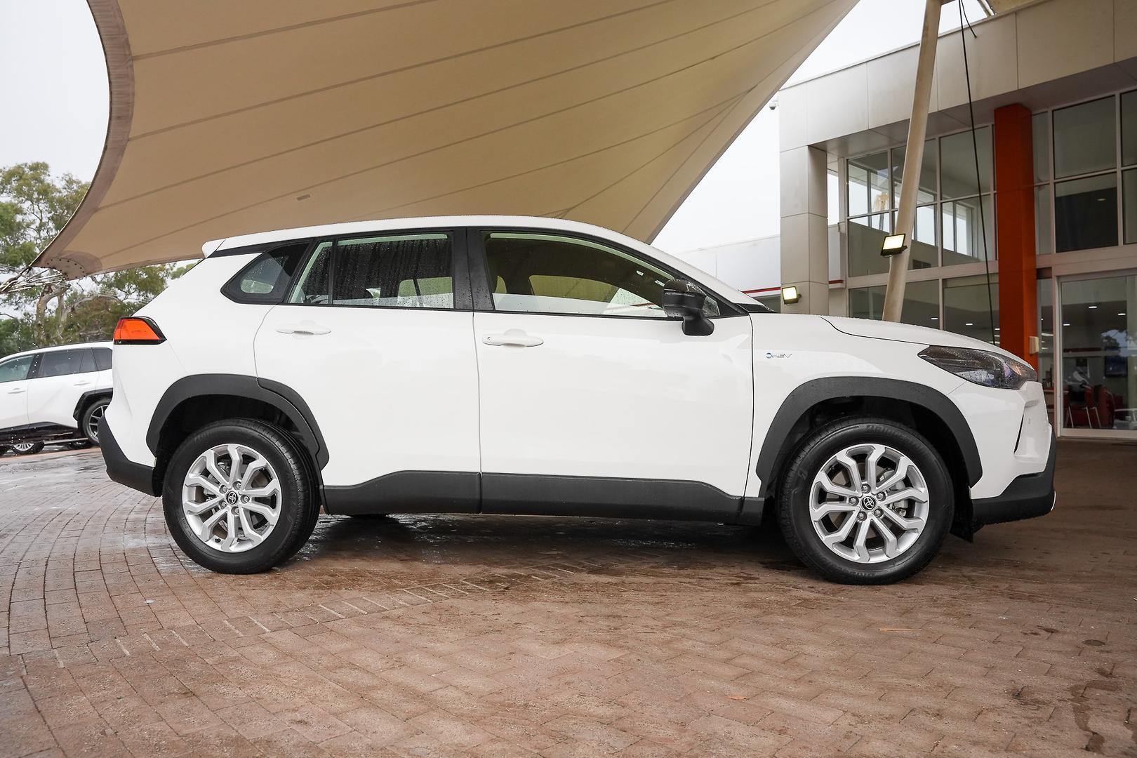 2025 Toyota Corolla Cross GX in White