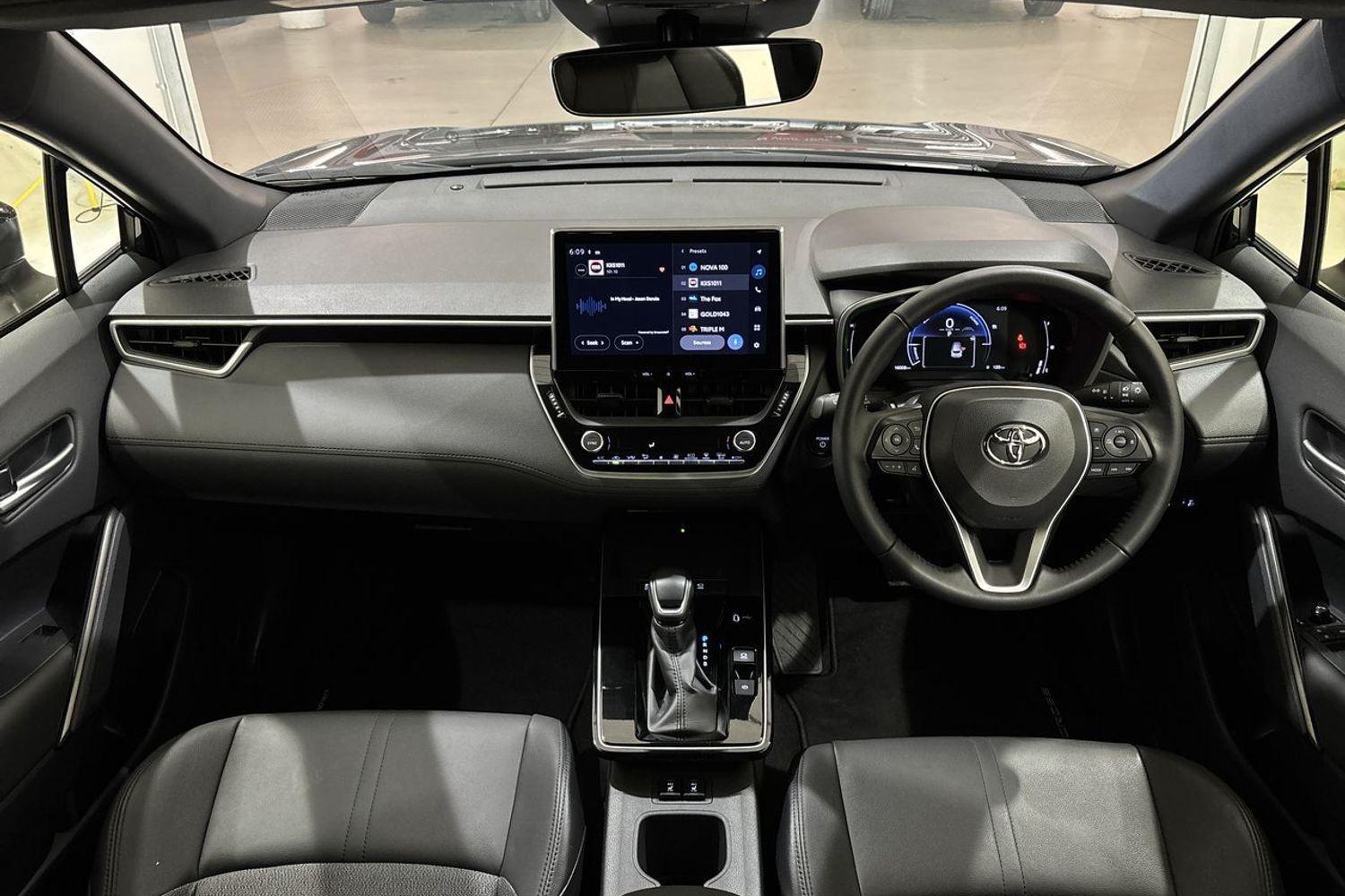 2025 Toyota Corolla Cross GXL in Black