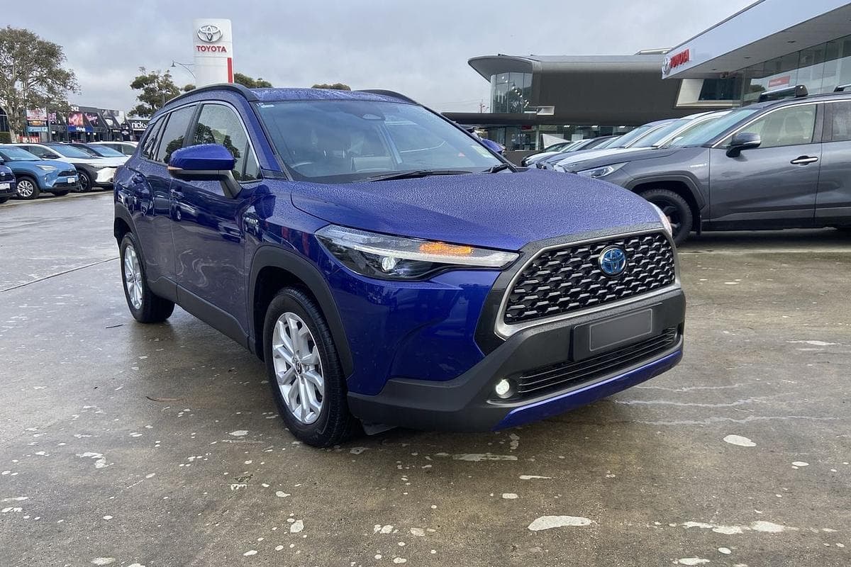 2023 Toyota Corolla Cross GXL in Blue