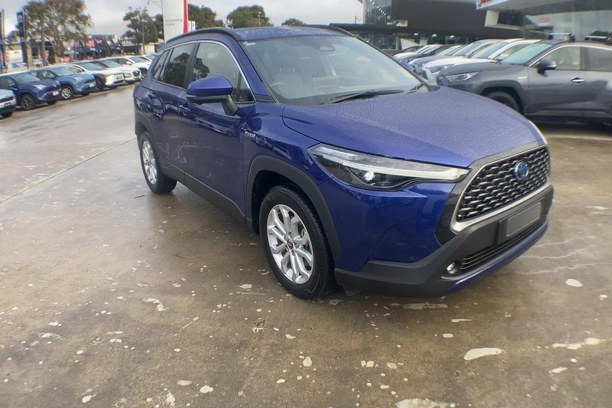 2023 Toyota Corolla Cross GXL in Blue