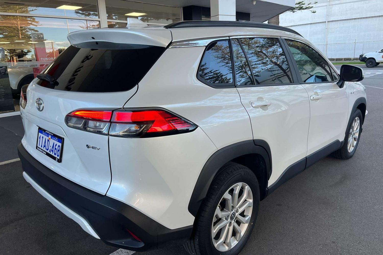 2024 Toyota Corolla Cross GXL in White