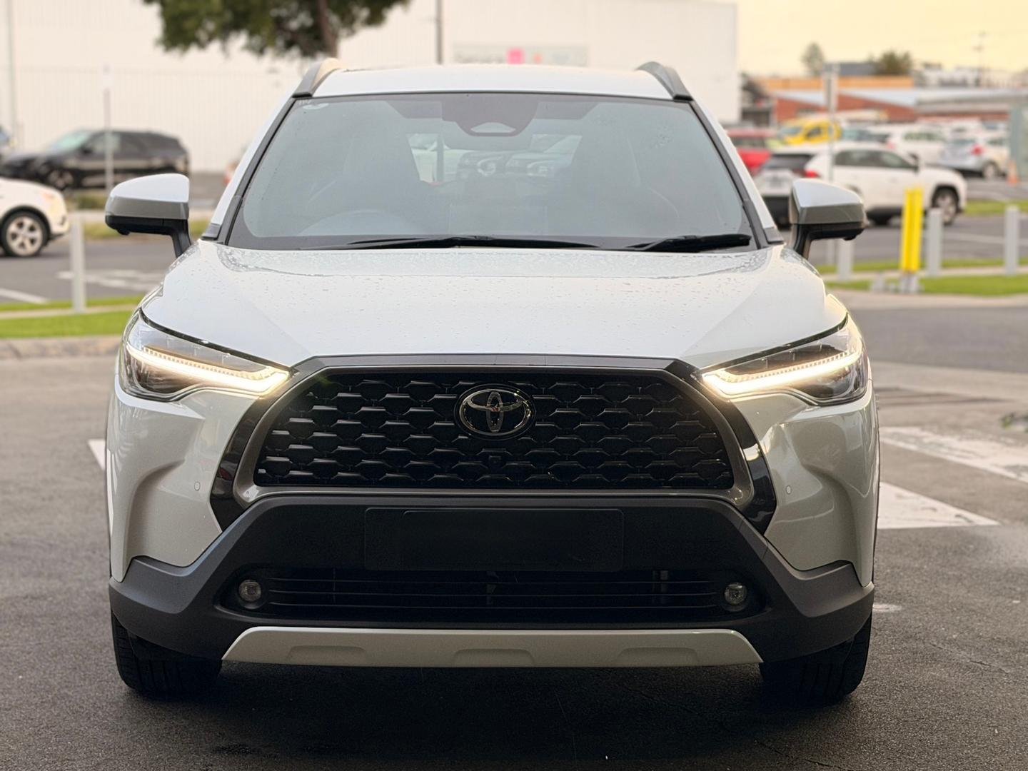 2024 Toyota Corolla Cross GXL in White