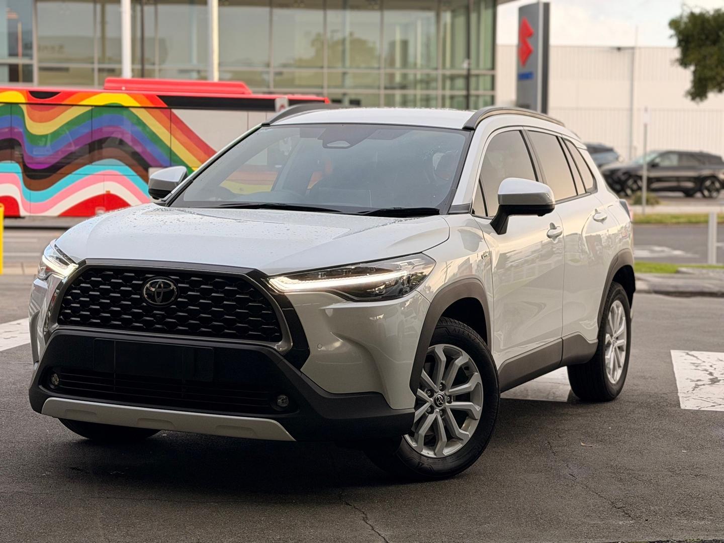 2024 Toyota Corolla Cross GXL in White