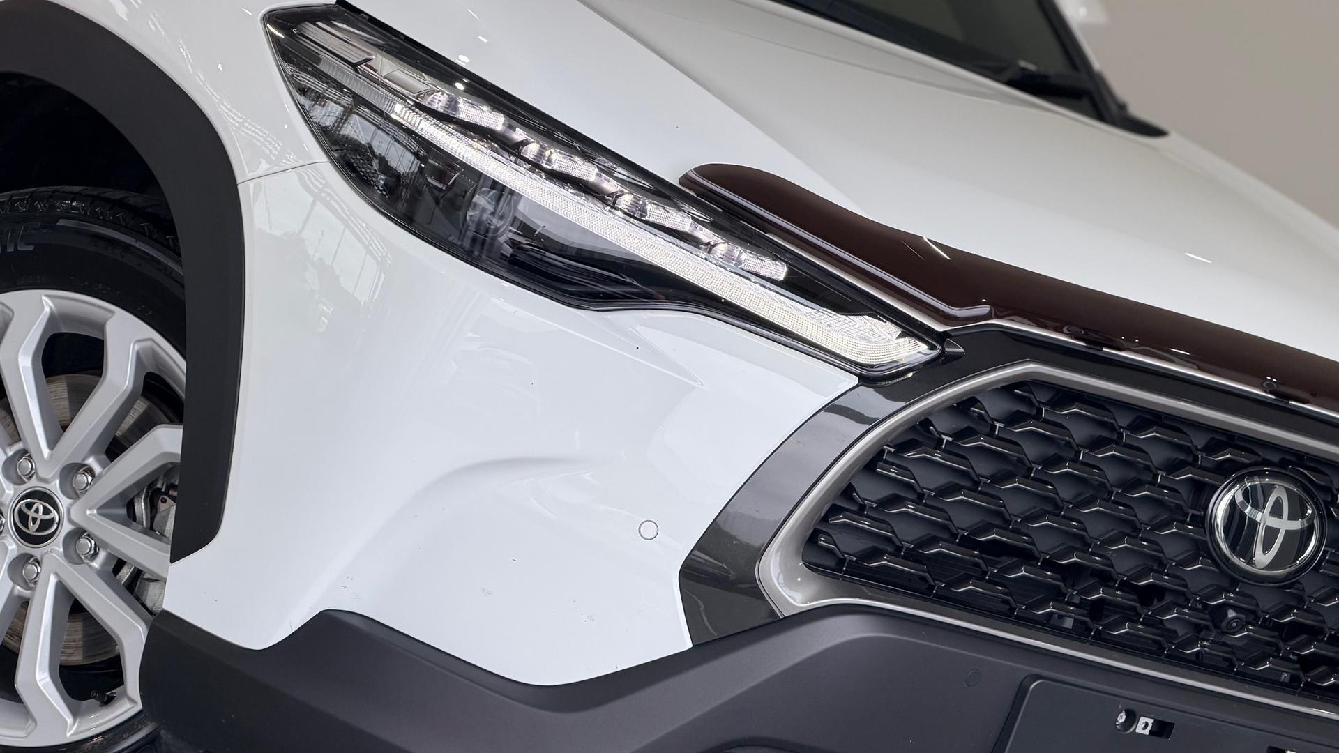 2024 Toyota Corolla Cross GXL in White