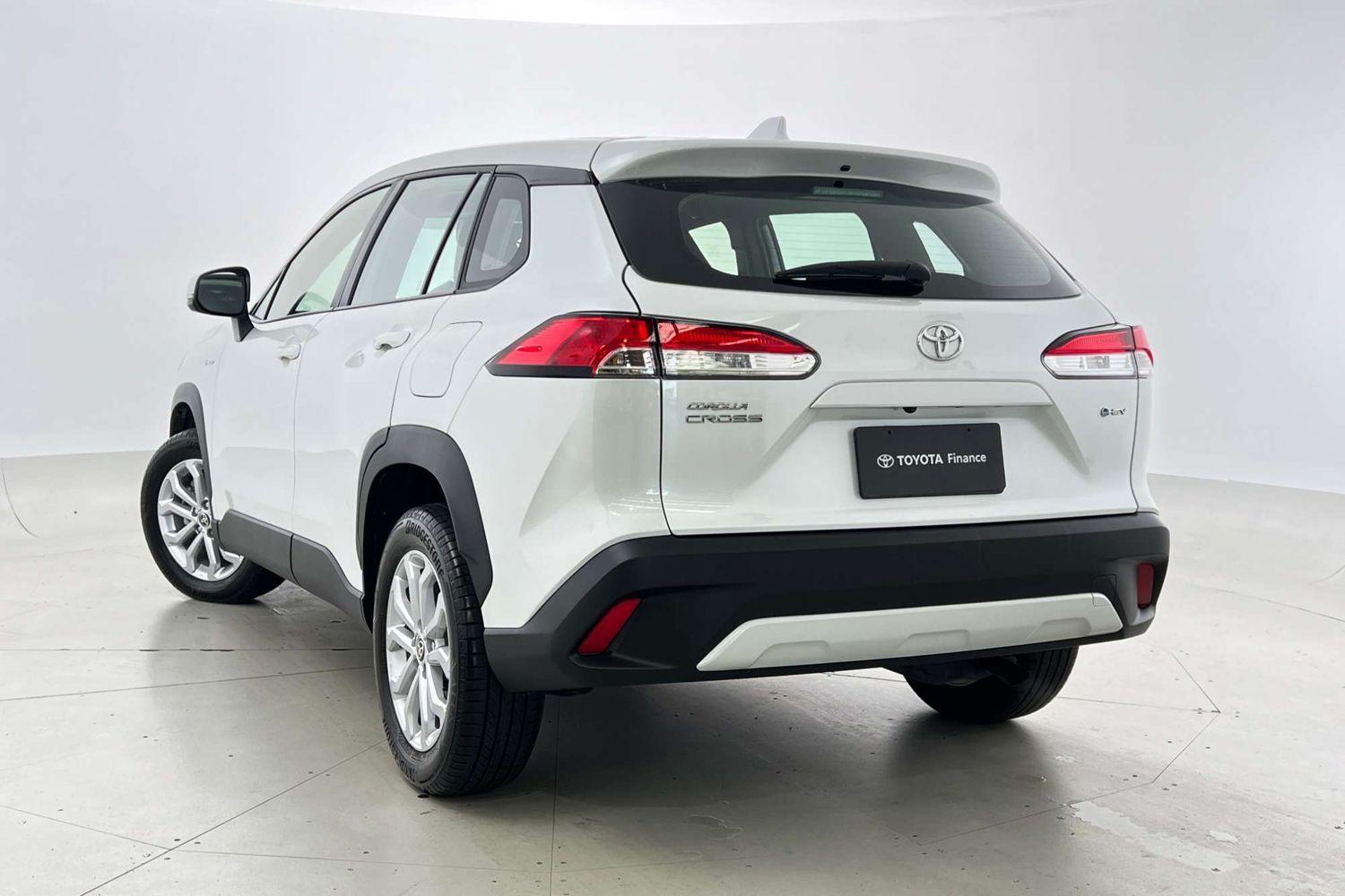 2025 Toyota Corolla Cross GX in White