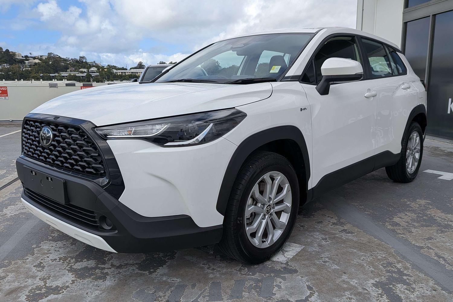 2025 Toyota Corolla Cross GX in White