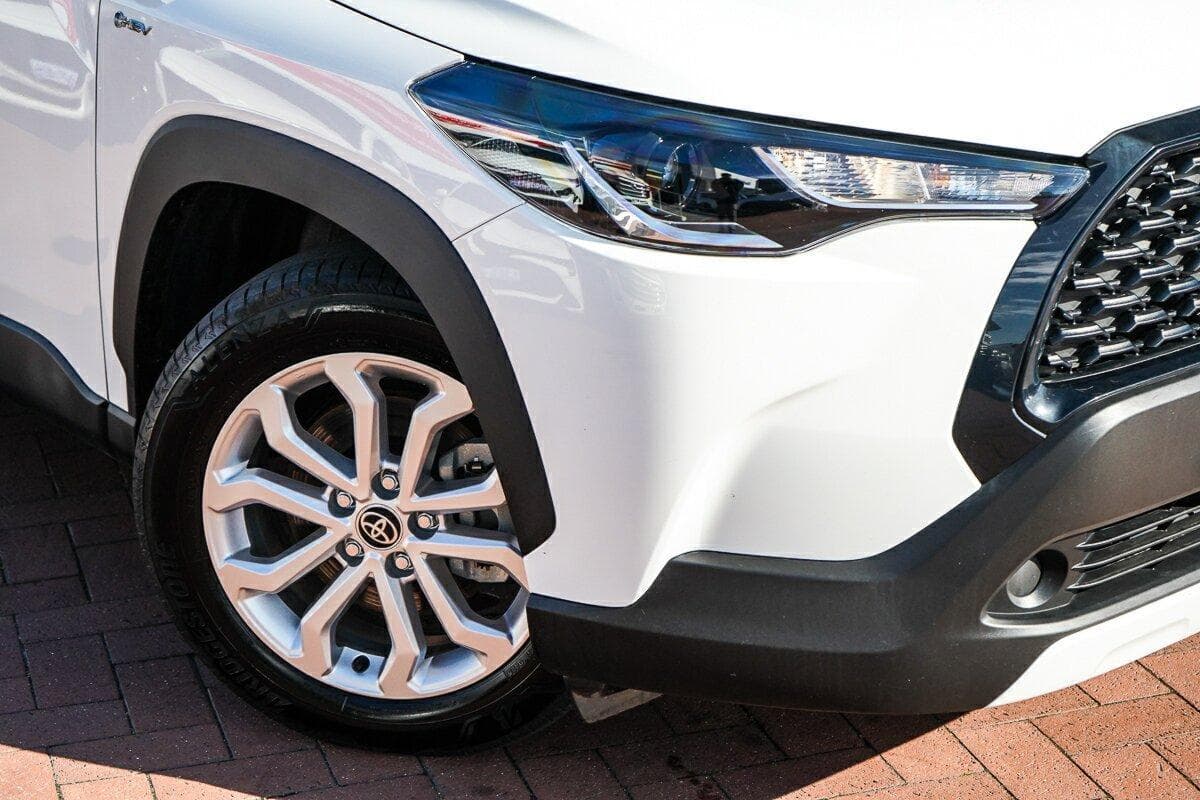 2025 Toyota Corolla Cross GX in White