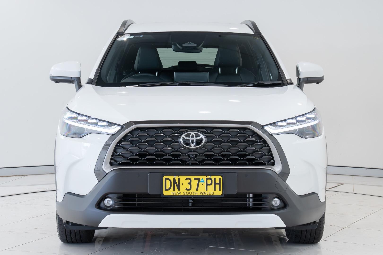 2025 Toyota Corolla Cross GXL in White