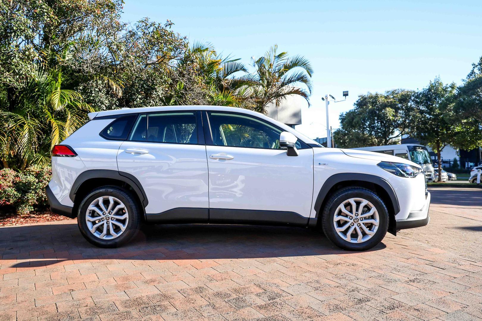 2024 Toyota Corolla Cross GX in White