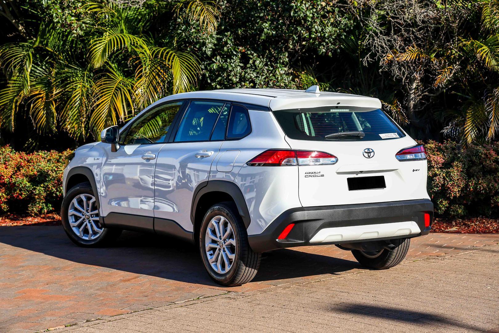 2024 Toyota Corolla Cross GX in White