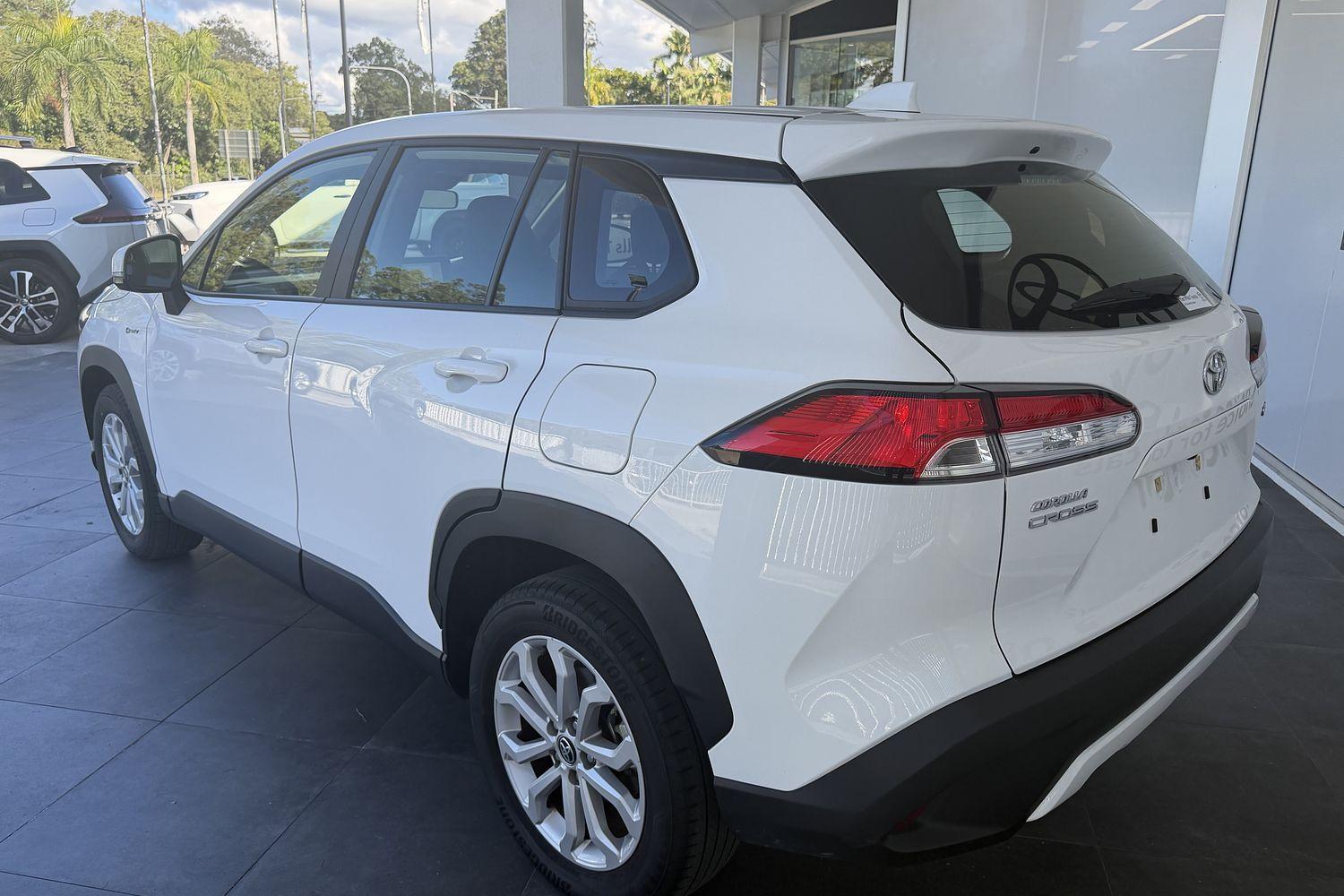 2024 Toyota Corolla Cross GX in White