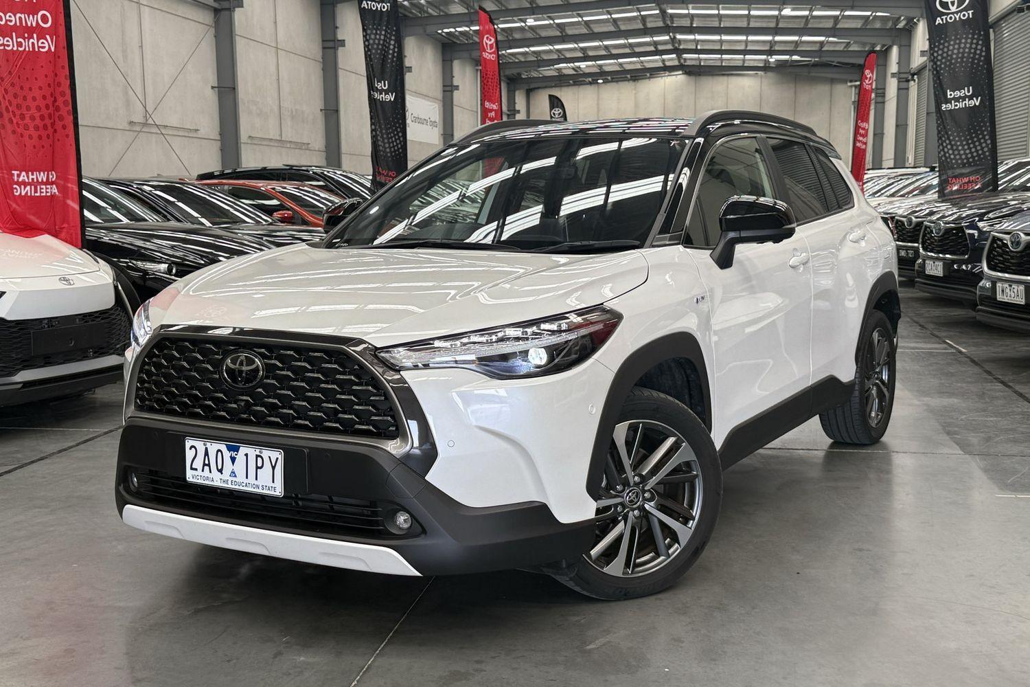 2024 Toyota Corolla Cross Atmos 2WD in Two Tone White