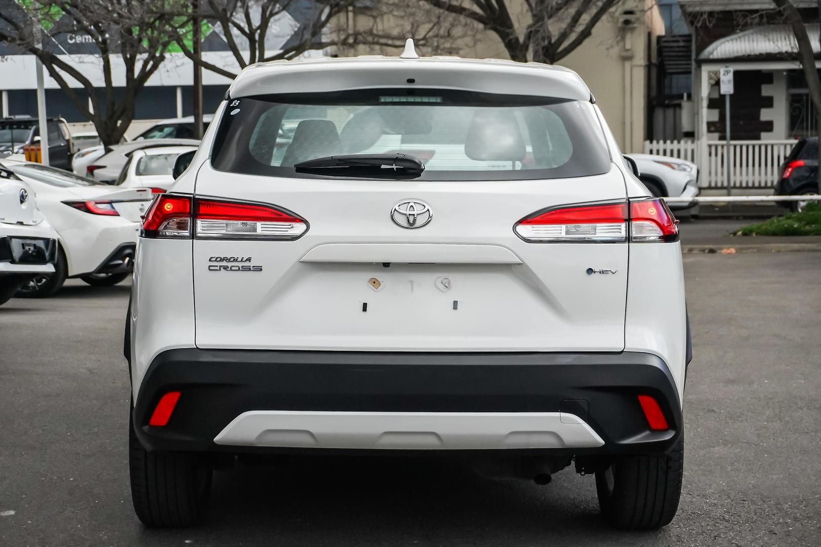 2025 Toyota Corolla Cross GX in White