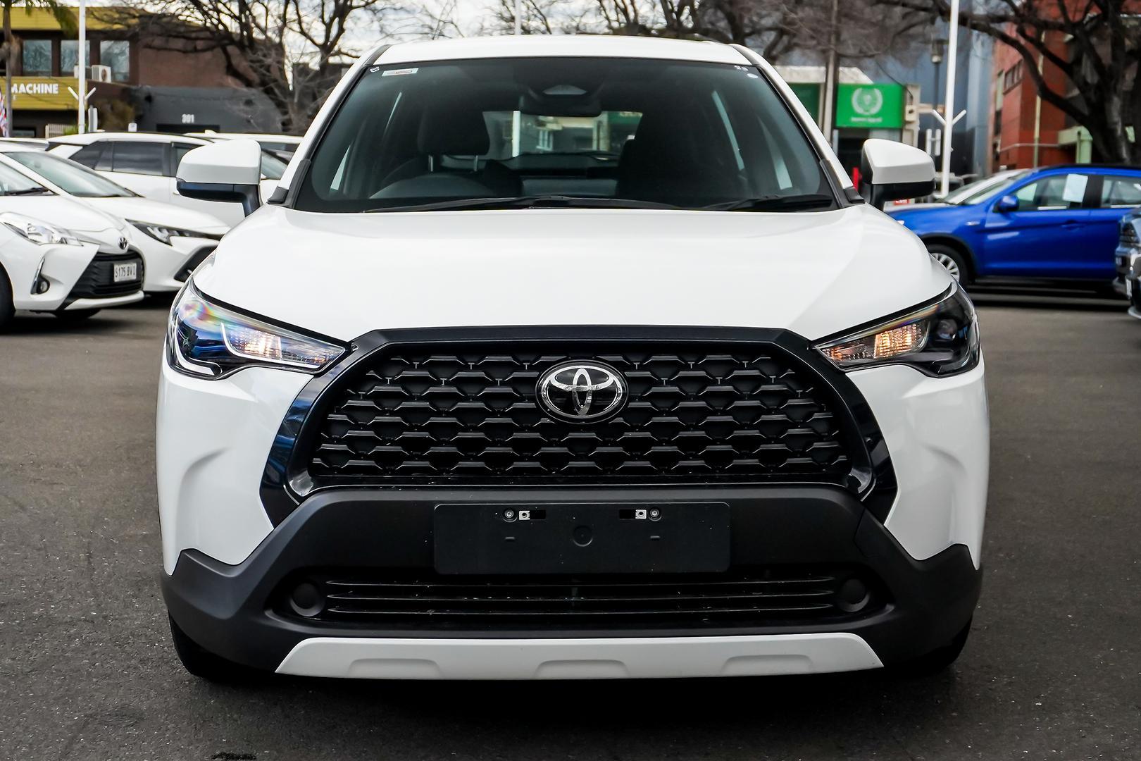 2025 Toyota Corolla Cross GX in White
