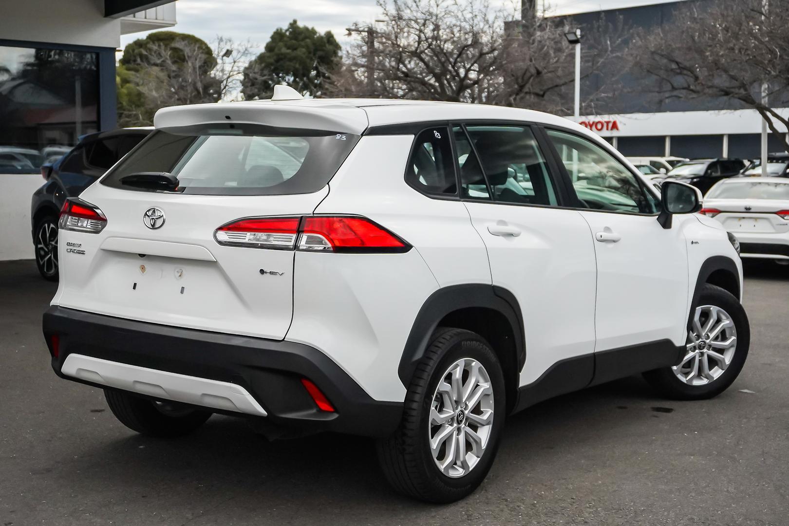 2025 Toyota Corolla Cross GX in White