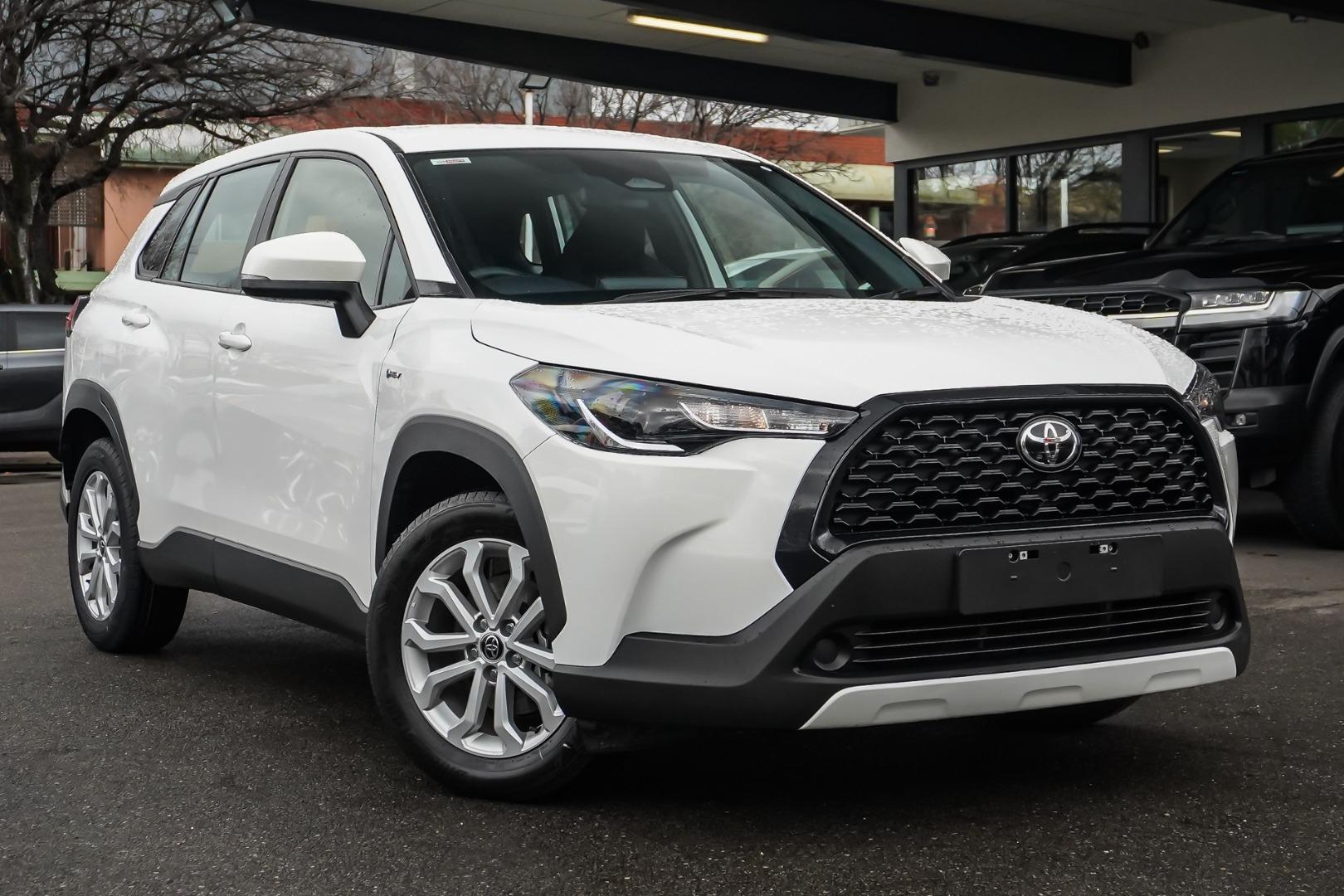 2025 Toyota Corolla Cross GX in White