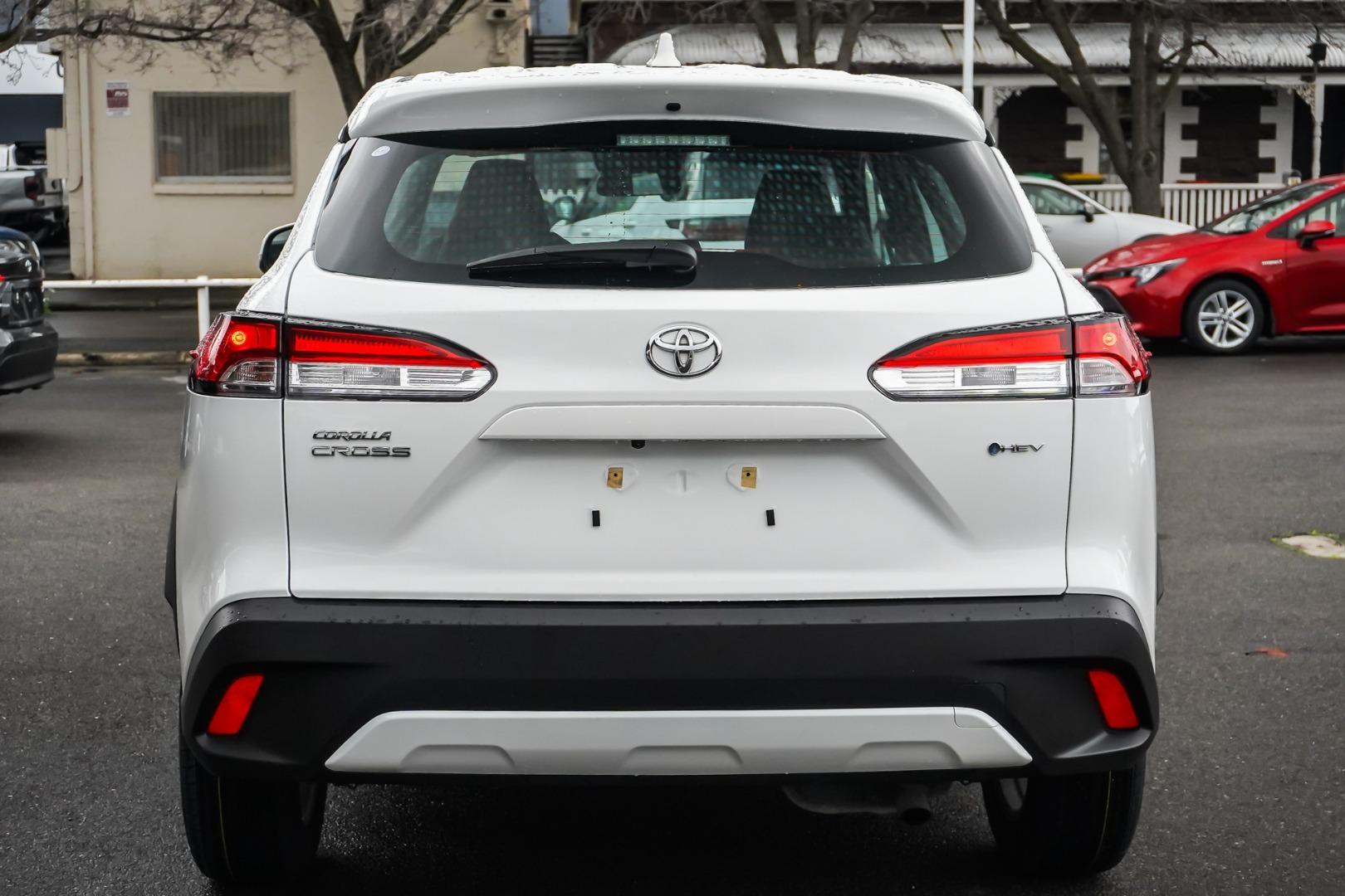 2025 Toyota Corolla Cross GX in White