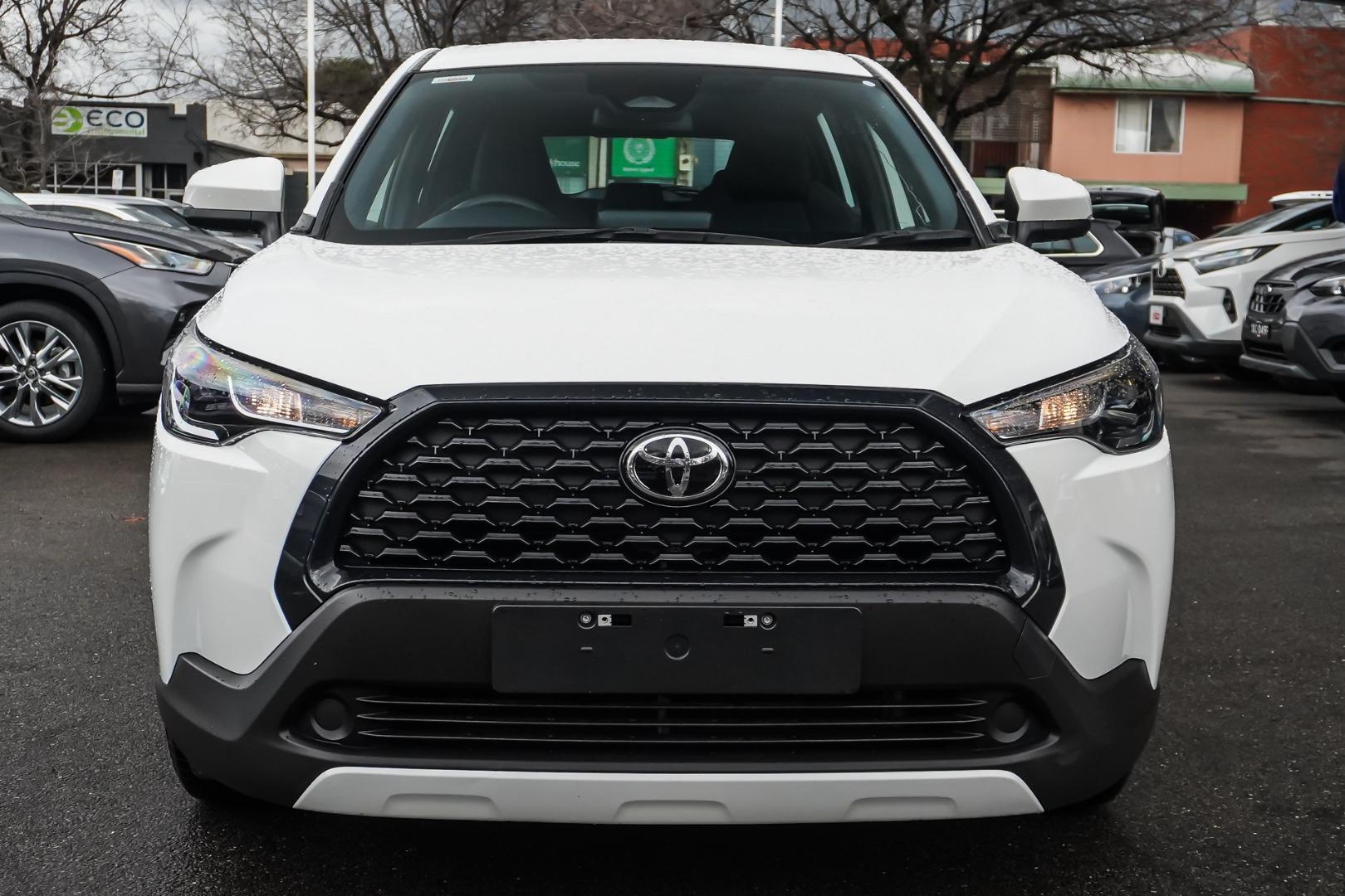 2025 Toyota Corolla Cross GX in White