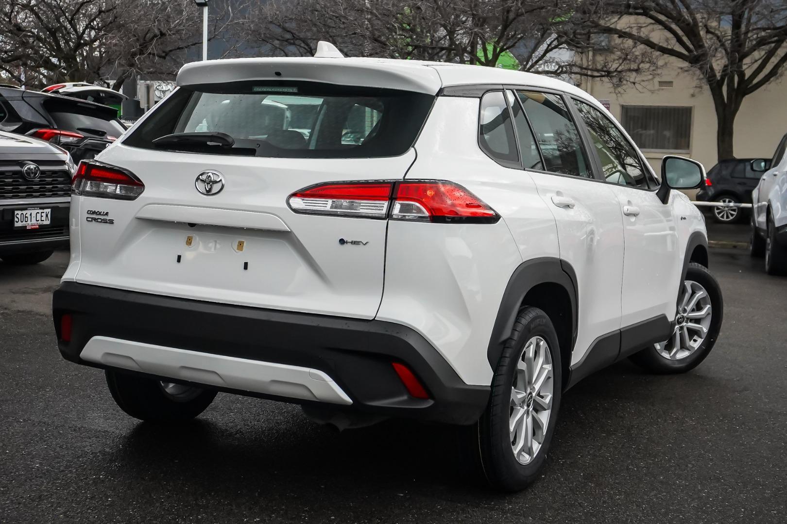 2025 Toyota Corolla Cross GX in White