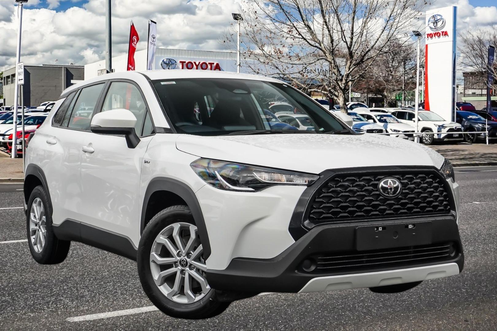 2025 Toyota Corolla Cross GX in White