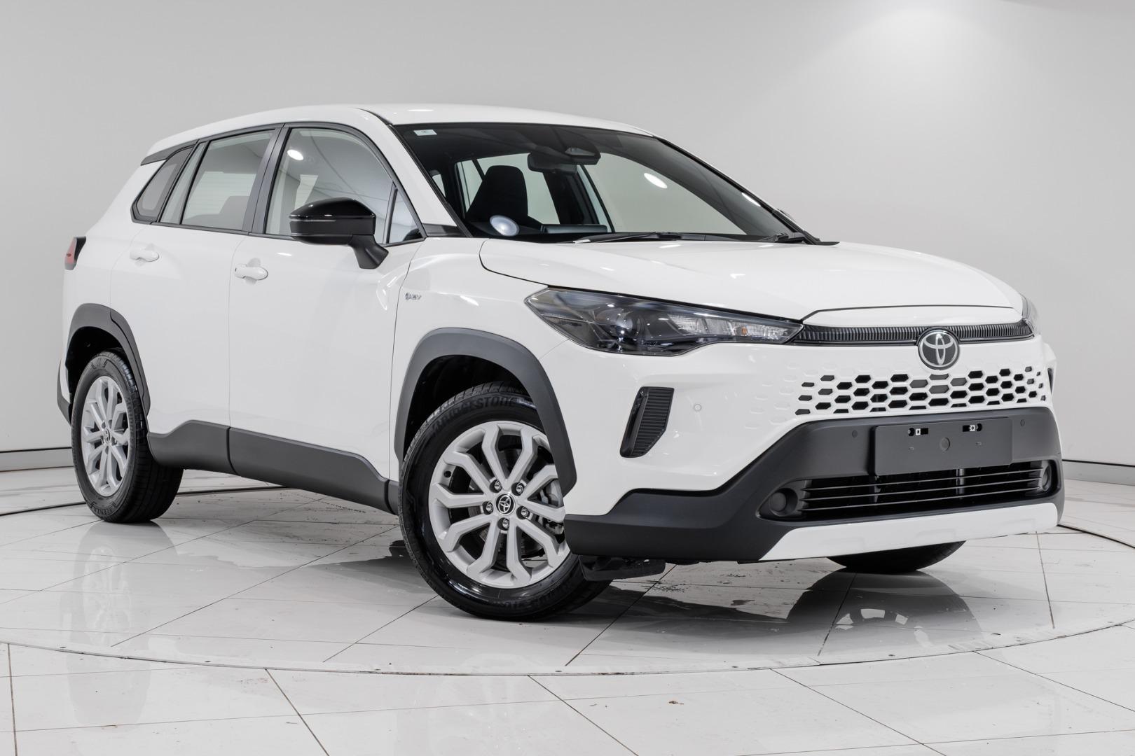 2025 Toyota Corolla Cross GX in White