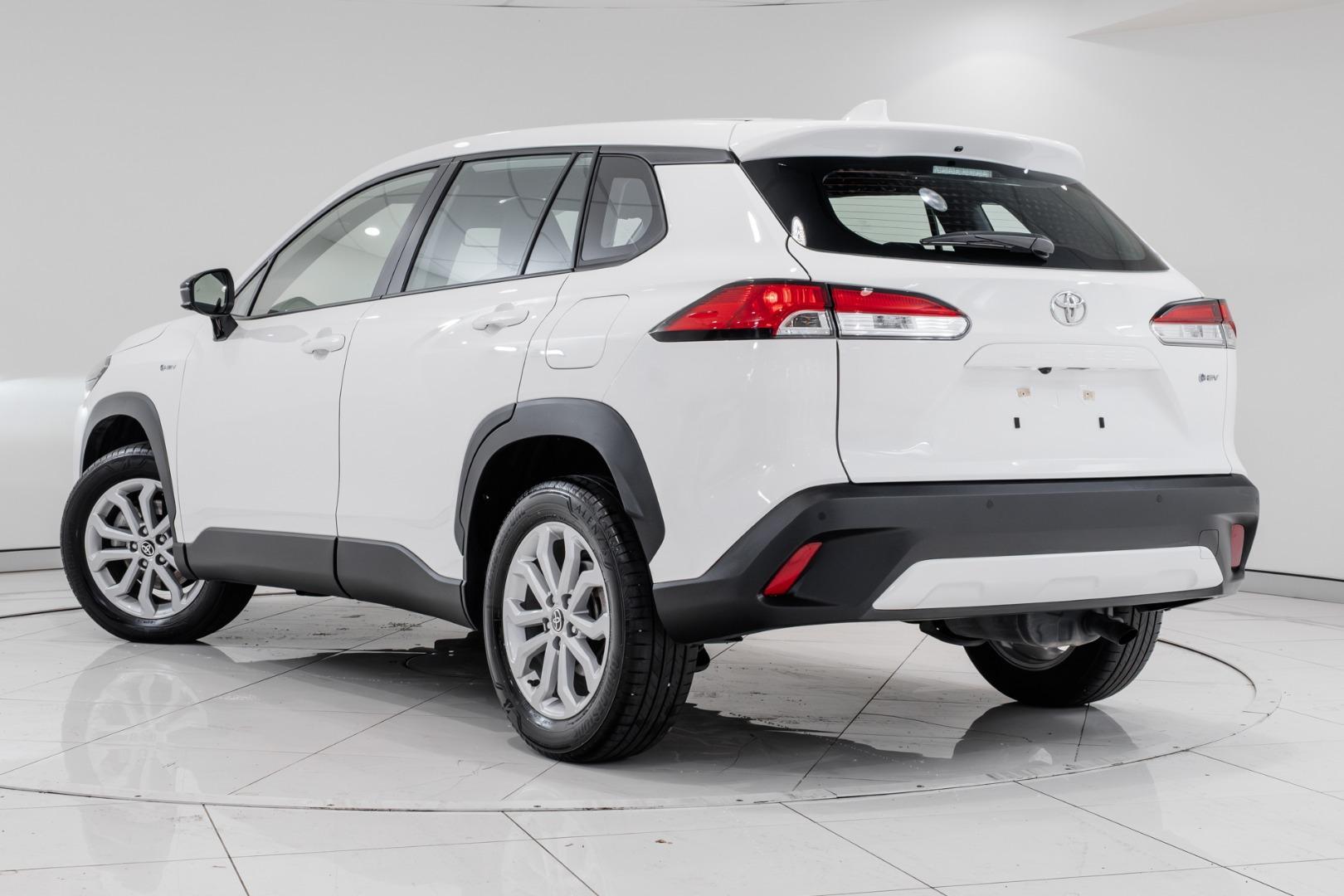 2025 Toyota Corolla Cross GX in White
