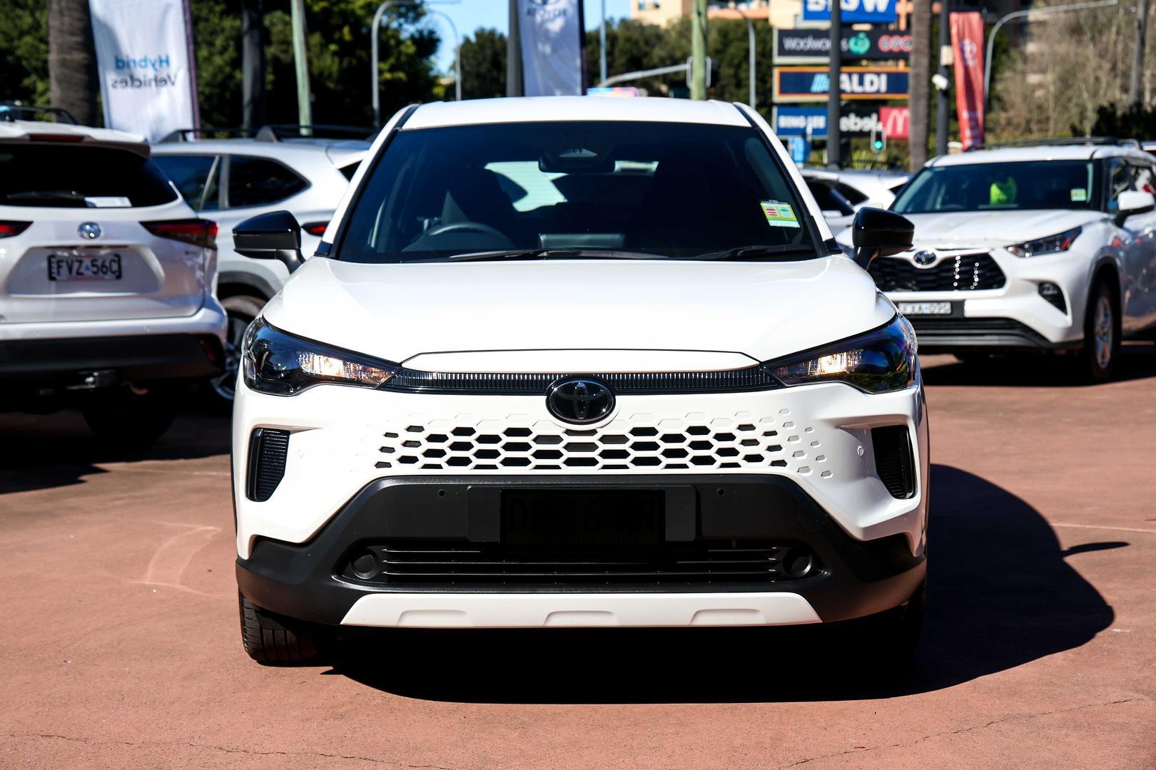 2025 Toyota Corolla Cross GX in White