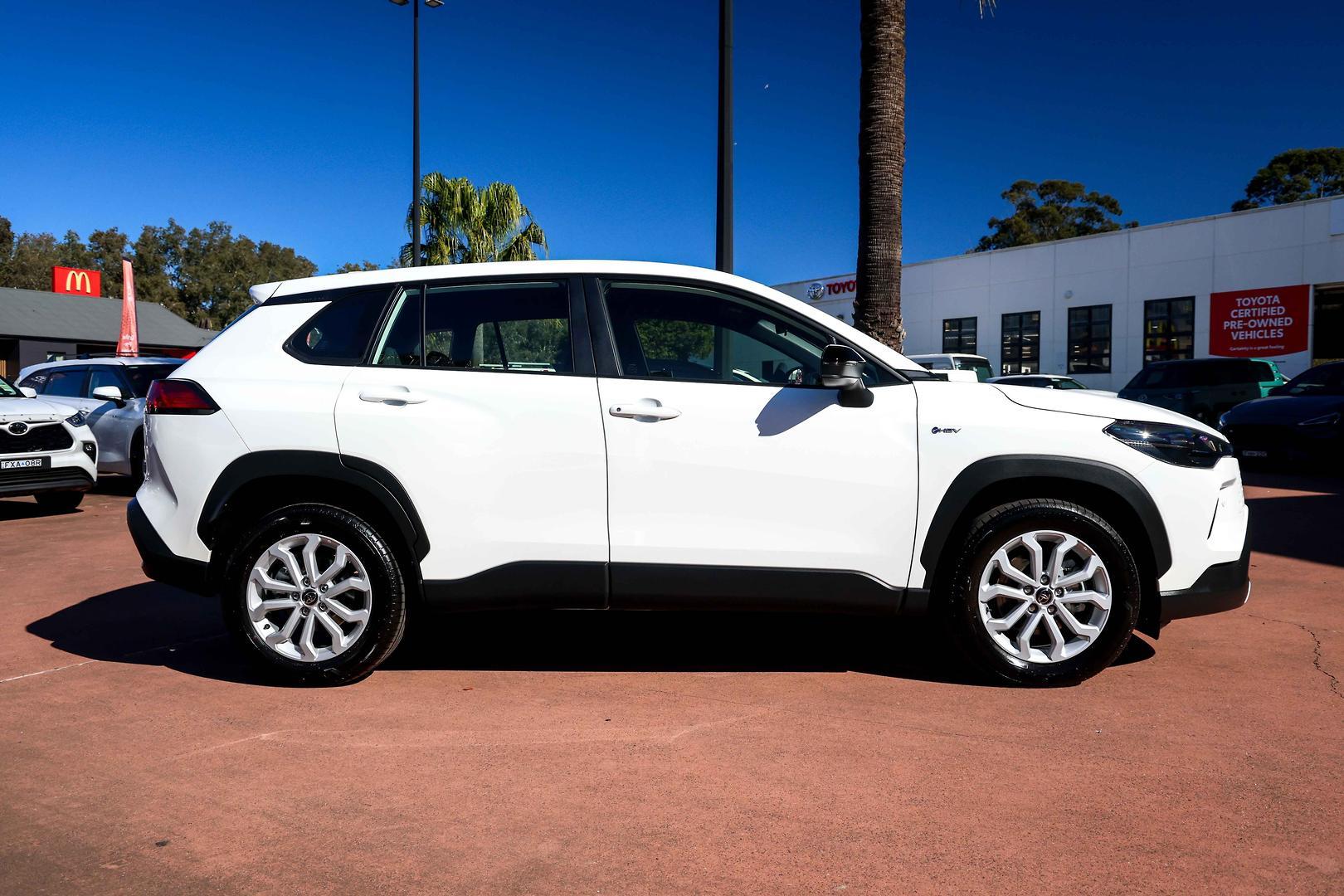 2025 Toyota Corolla Cross GX in White