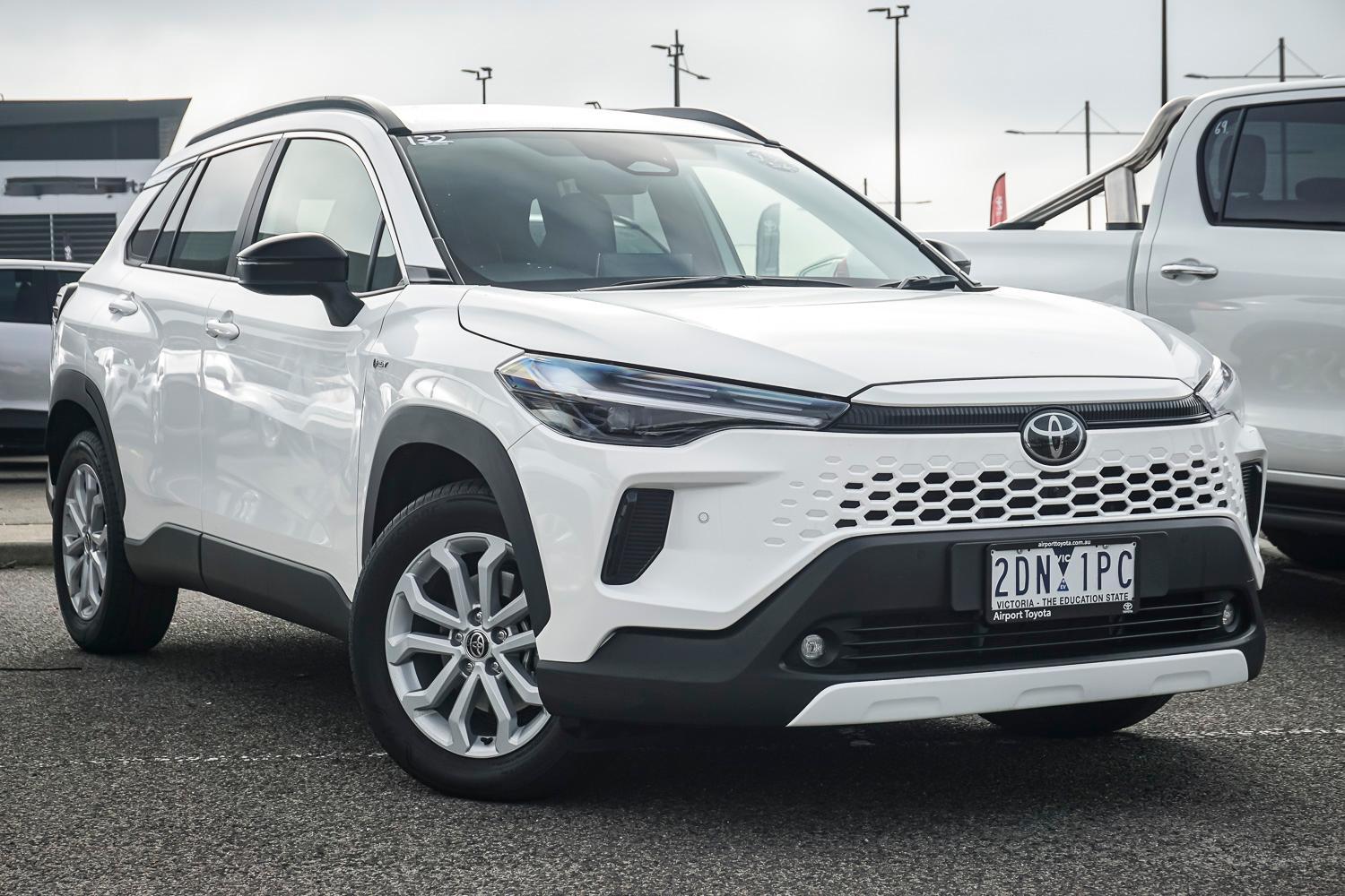 2025 Toyota Corolla Cross GXL in White