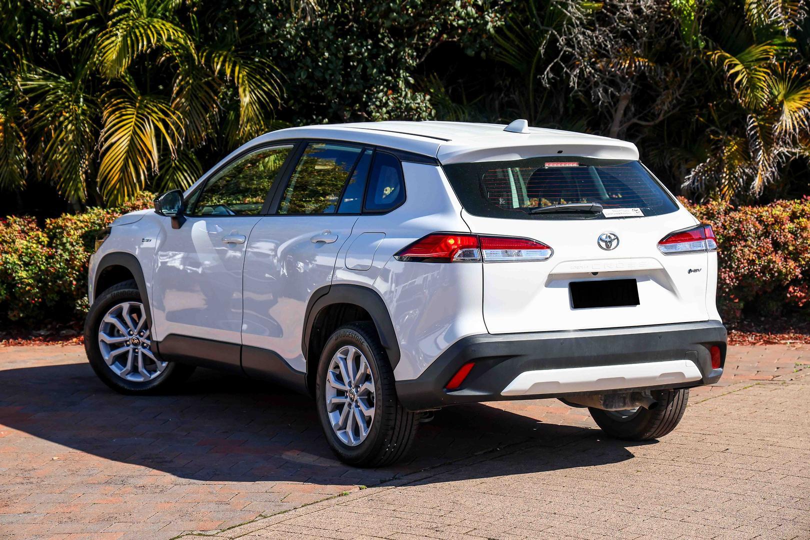 2025 Toyota Corolla Cross GX in White
