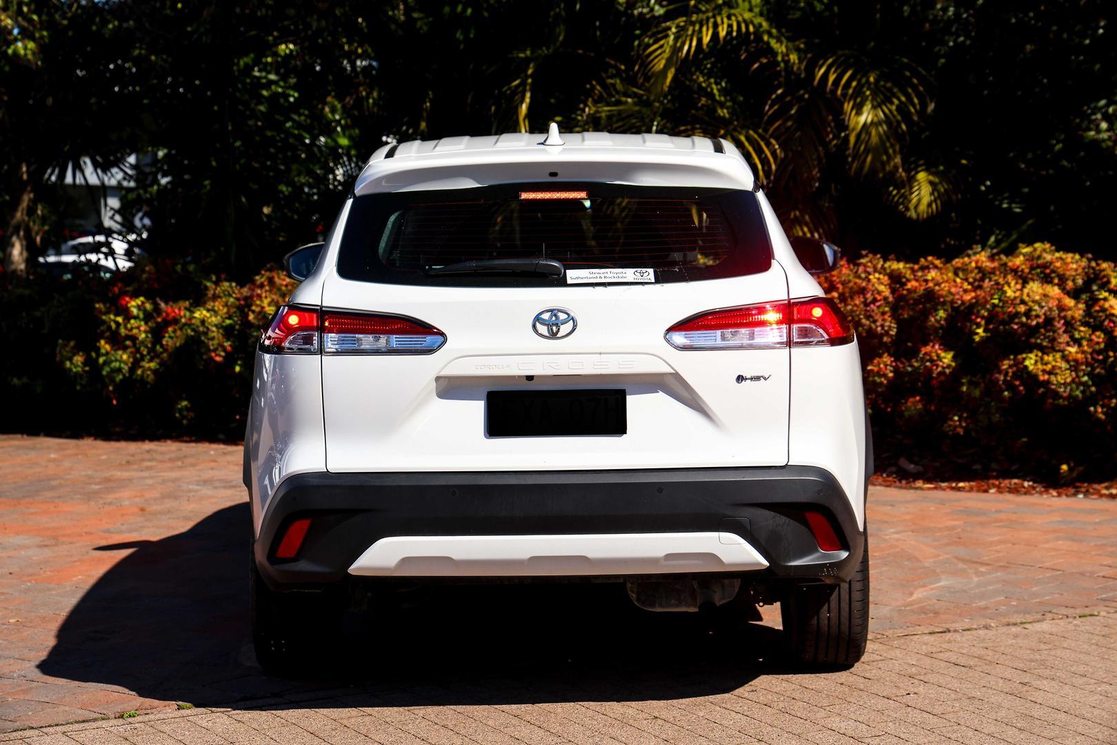 2025 Toyota Corolla Cross GX in White